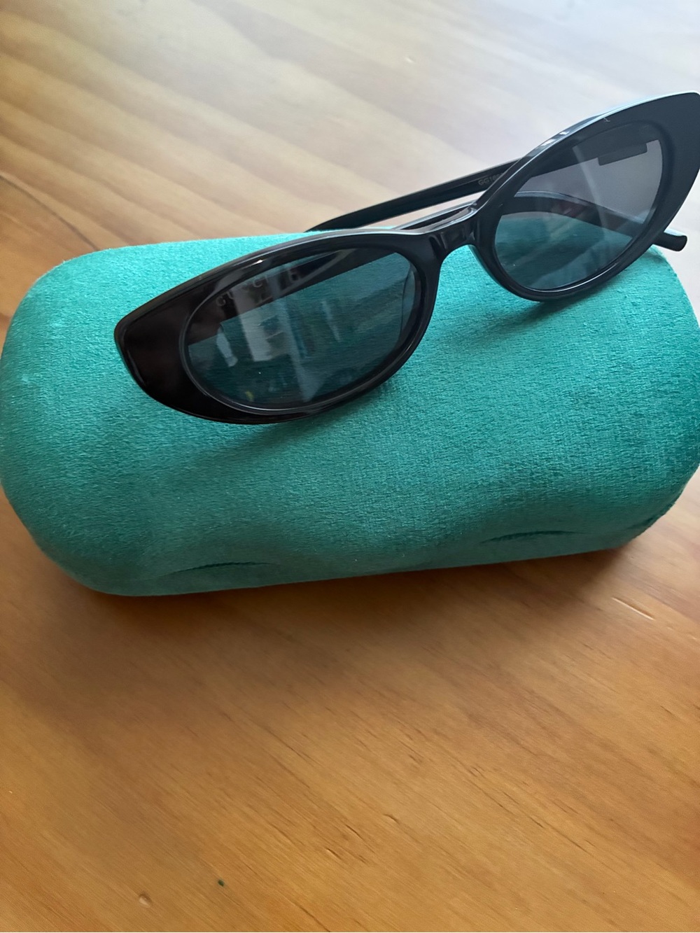 Black Cat-Eye Gucci Sunglasses - Women Accessories - Picture 9 of 9